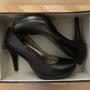 Bandolino Leather Pump